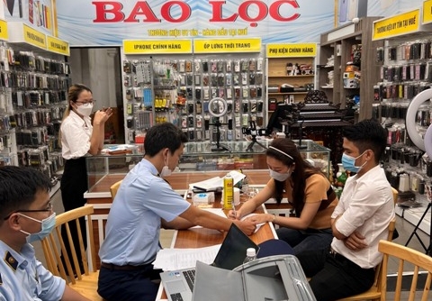 Nhiều Cửa hàng kinh doanh điện thoại di động ở Thừa Thiên Huế bị tịch thu hàng hoá và xử phạt hàng trăm triệu đồng