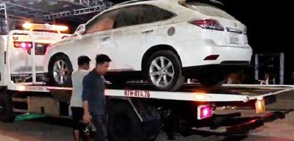 An Giang: Tạm giữ xe ô tô Lexus nghi nhập lậu