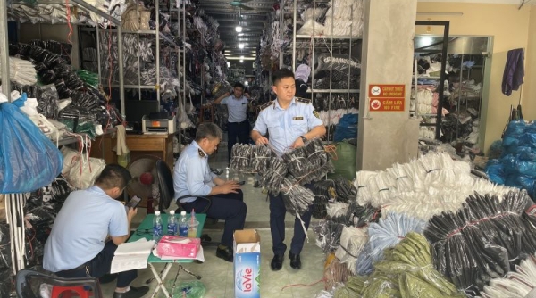 Thu giữ hàng nghìn sản phẩm vi phạm tại Cửa hàng Ruby Thái Nguyên