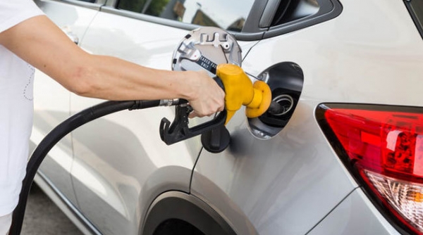 Châu Âu cấm bán xe ô tô chạy bằng xăng dầu từ năm 2035