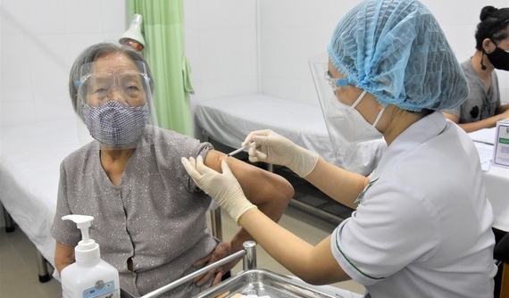 TP. Hồ Chí Minh mở rộng đối tượng tiêm vaccine phòng Covid-19 mũi 4