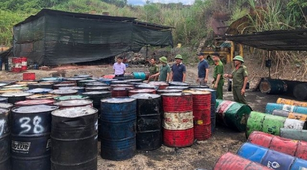 Nghệ An: Phát hiện một cơ sở tái chế dầu nhớt thải trái phép