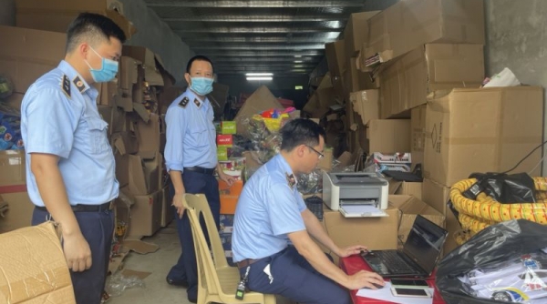 Thu giữ hàng nghìn sản phẩm đồ chơi trẻ em nhập lậu tại TP. Thái Nguyên