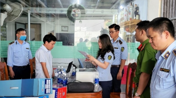 Tạm giữ số lượng lớn hàng hóa có dấu hiệu nhập lậu và không rõ nguồn gốc tại Nam Định