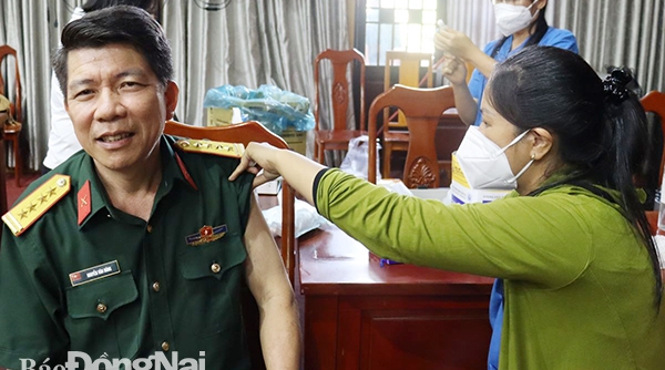 Đồng Nai: Tiêm vaccine phòng Covid-19 mũi 4 cho 100% cán bộ chiến sĩ lực lượng vũ trang 