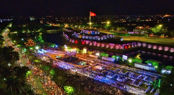 Nhãn hàng Bia HUDA xác lập kỷ lục "Bàn tiệc dài nhất Châu Á” tại Festival Huế 2022
