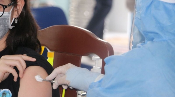 Thủ tướng yêu cầu Bộ Y tế đẩy nhanh hơn nữa tiến độ tiêm vaccine phòng chống Covid-19