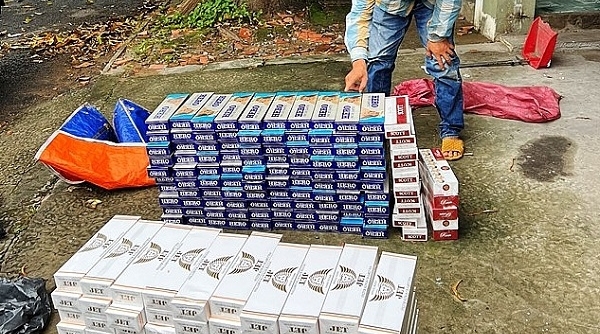 Bắt giữ xuồng máy chở gần 2.000 bao thuốc lá lậu tại Đồng Tháp