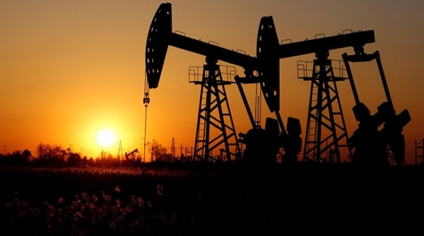 Giá xăng dầu hôm nay 12/07 giảm mạnh: Dầu Brent trượt về mức 106,20 USD/thùng