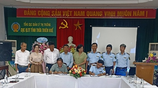 Cục Quản lý thị trường tỉnh Thừa Thiên Huế và Hiệp hội Doanh nghiệp tỉnh ký qui chế phối hợp chống buôn lậu, kinh doanh trái pháp luật