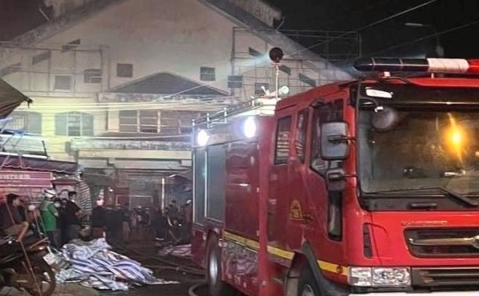 Cháy lớn tại chợ thị xã Buôn Hồ có 28 ki-ốt, bị thiêu rụi
