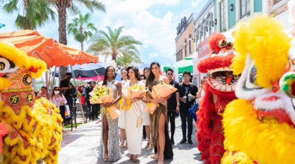 Dàn hoa hậu tham quan mua sắm tại đại lộ shophouse NovaWorld Ho Tram