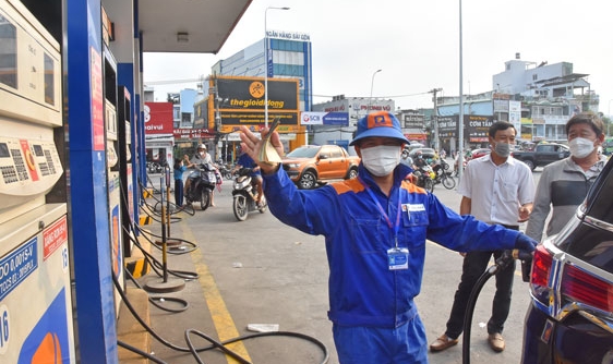 Ngày 21/07, liên Bộ Công Thương – Tài chính điều chỉnh giảm giá xăng dầu bán lẻ