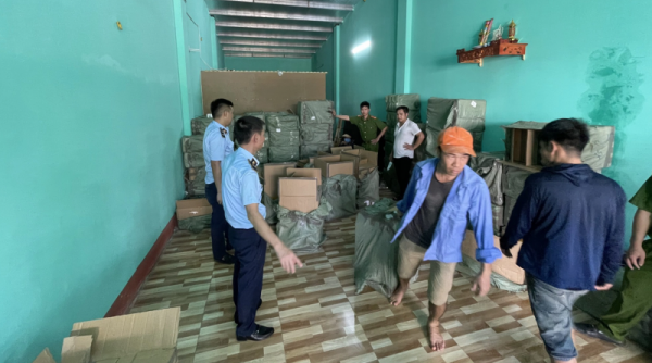 Bắc Ninh: Phát hiện 20 tấn nước hoa, mỹ phẩm không rõ nguồn gốc xuất xứ gắn mác Chanel, Gucci, Innisfree ở Bắc Ninh