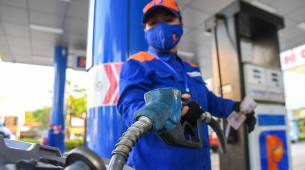 Giá xăng dầu thế giới đang tăng mạnh khiến giá xăng trong nước chịu nhiều sức ép