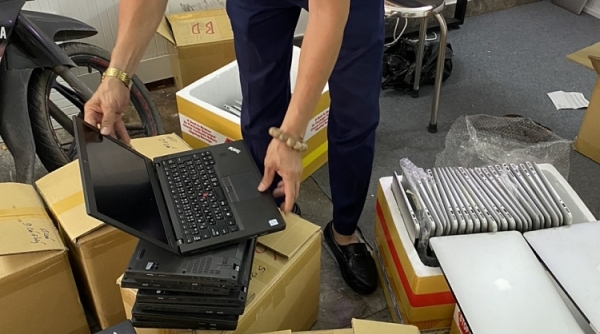 Tạm thu giữ 140 máy tính xách tay nhập lậu tại quận Tân Phú