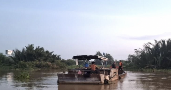 Tạm giữ 02 phương tiện khai thác cát trái phép trên sông Đồng Nai