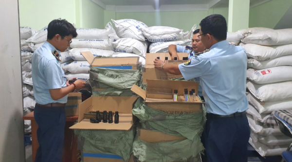 Phú Yên: Thu giữ hơn 3.200 chai nước hoa có dấu hiệu nhập lậu