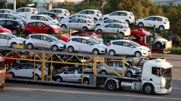 Lượng ô tô nhập khẩu tăng mạnh trong tháng Tám