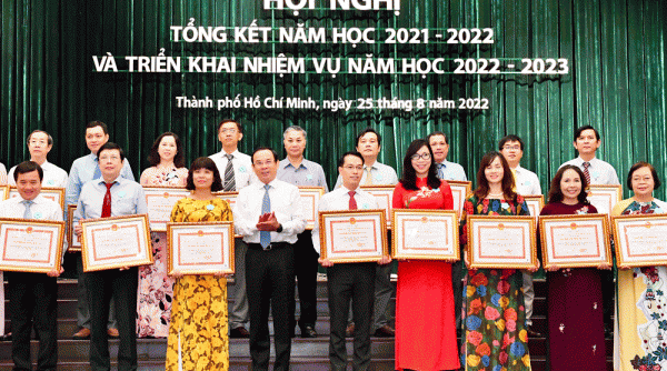 TP. Hồ Chí Minh trao tặng bằng khen “Tập thể lao động xuất sắc” cho 125 đơn vị trường học