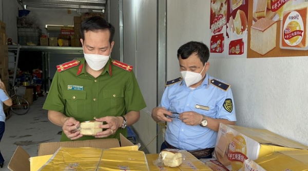 Hà Nội: Thu giữ hơn 500 thùng bánh kẹo chưa rõ nguồn gốc