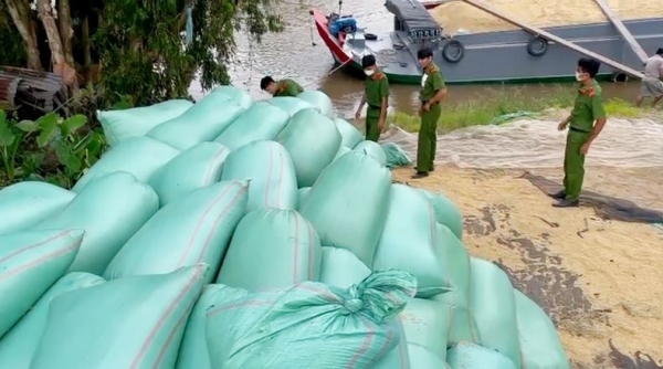 An Giang: Bắt giữ 70 tấn lúa nhập lậu từ Campuchia về Việt Nam