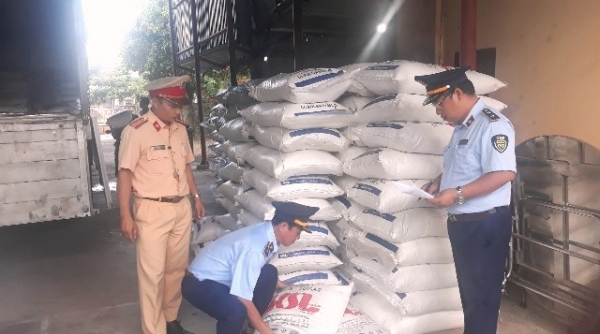 Quảng Trị: Cục QLTT tạm giữ 07 tấn đường cát nhập lậu