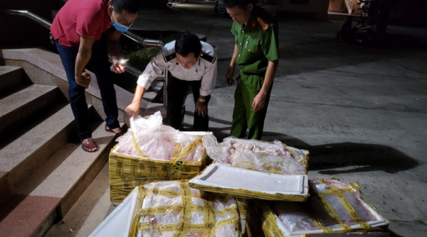 Bắt giữ 400kg nội tạng, nầm vú lợn không rõ nguồn gốc tại Quảng Trị