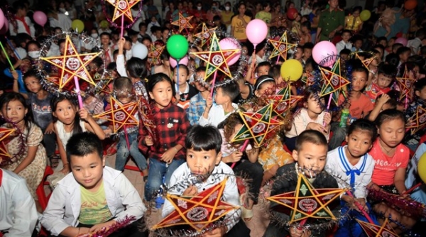 Mang 1.000 suất quà tặng đến trẻ em vùng cao Nghệ An