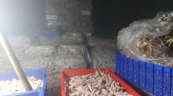Phát hiện hơn 3 tấn chân gà không rõ nguồn gốc chuẩn bị đi tiêu thụ tại Hà Nội