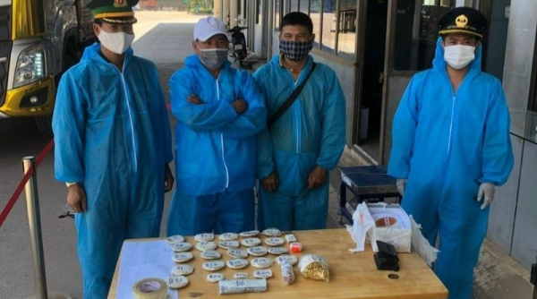 Quảng Trị: Bắt tạm giam đối tượng vận chuyển 1,7 kg vàng qua biên giới
