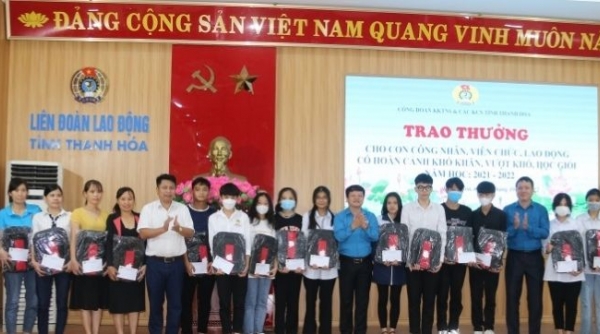 Thanh Hoá trao thưởng cho con công nhân, viên chức, lao động có hoàn cảnh khó khăn