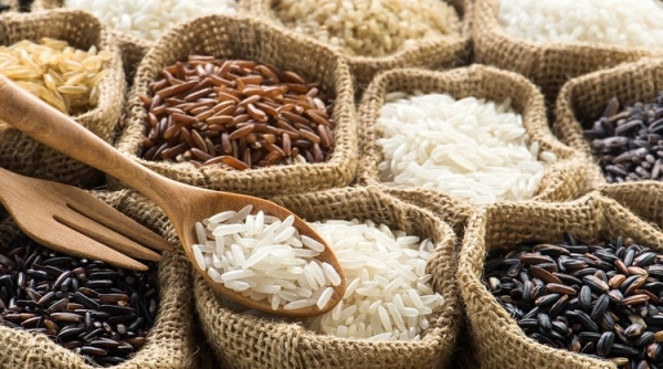 Giá gạo xuất khẩu Thái Lan thấp hơn giá gạo Việt Nam