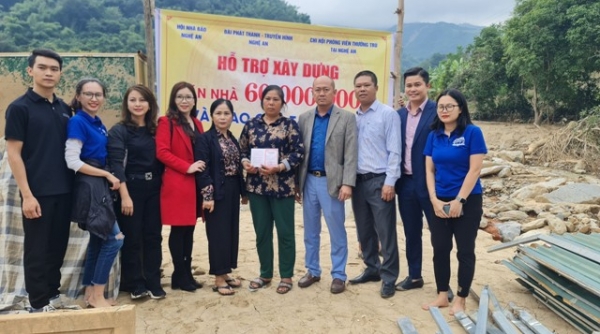 Hội Nhà báo tỉnh Nghệ An trao gần 90 triệu đồng hỗ trợ vùng lũ Kỳ Sơn