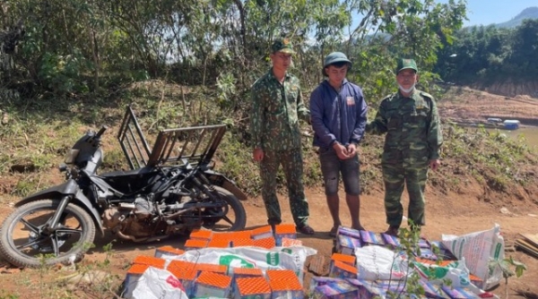 BĐBP Quảng Trị bắt quả tang đối tượng vận chuyển 58 hộp hàng lậu