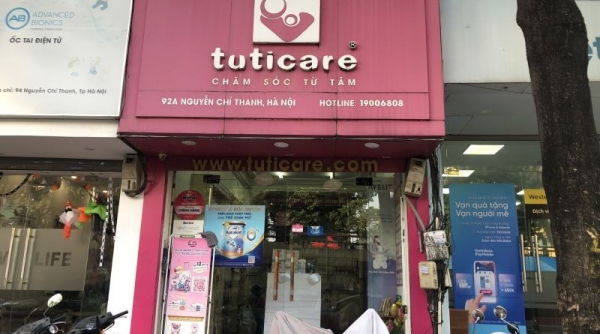 Bốn cửa hàng TutiCare (tại Hà Nội) có bày bán hàng hóa nước ngoài không có tem nhãn phụ Tiếng Việt, nhân viên nói “hàng xách tay”?