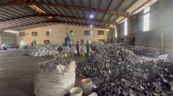 Phát hiện nhà xưởng chứa 100 tấn chất thải rắn nguy hại chưa qua xử lý