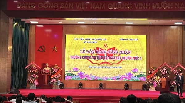 Trường Chính trị tỉnh Lào Cai đón Bằng công nhận đạt chuẩn mức 1 đầu tiên trong toàn quốc
