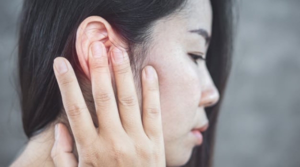 Những bệnh lý gây ù tai phải và giải pháp cải thiện Kim Thính