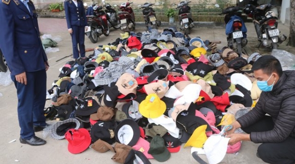 Quản lý thị trường Quảng Bình tiêu hủy hơn 2.300 sản phẩm mũ cái loại giả mạo