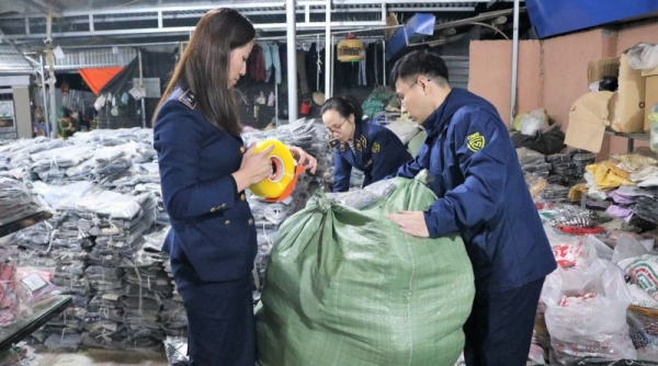 Thái Nguyên tạm giữ gần 6.000 sản phẩm quần áo không rõ nguồn gốc
