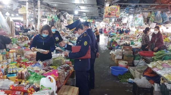Quảng Ninh siết chặt kiểm tra hàng hóa dịp cuối năm