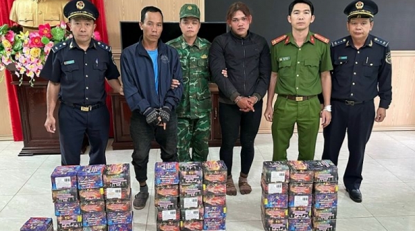 Bắt giữ 02 đối tượng vận chuyển 04 bao tải nghi pháo lậu từ Campuchia về Việt Nam