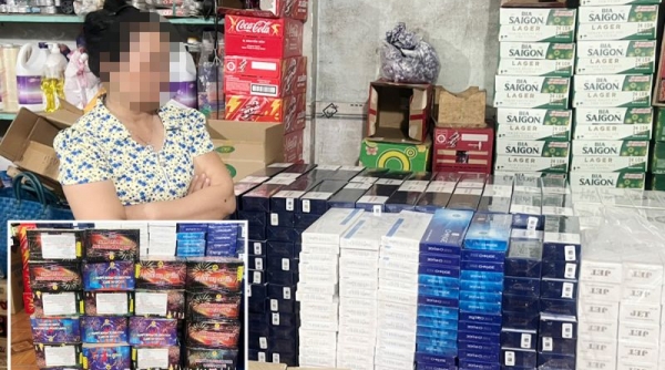 Bắt giữ chủ tiệm tạp hóa bán thuốc lá và pháo lậu tại Biên Hoà