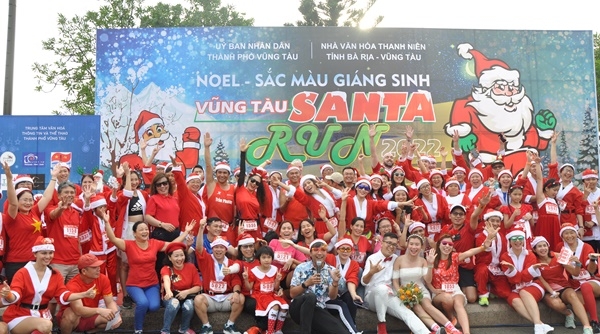 Vũng Tàu: Hơn 3.000 vận động viên thi chạy trong trang phục ông già Noel