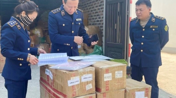 Tạm giữ hơn 500 sản phẩm mỹ phẩm vi phạm của cơ sơ kinh doanh online tại Thái Nguyên