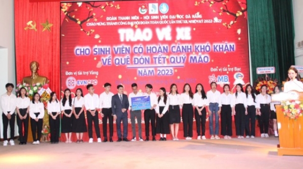 Hội Sinh viên Đại học Đà Nẵng tặng 200 vé tàu, xe cho sinh viên hoàn cảnh khó khăn