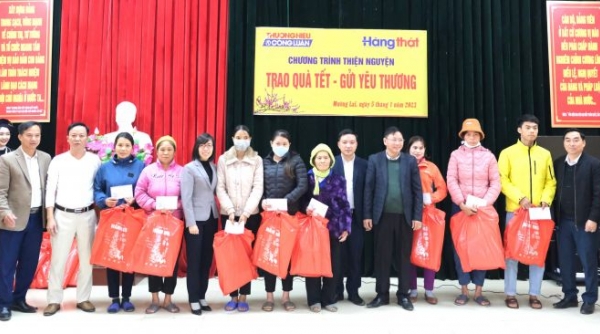 Thương hiệu và Công luận phối hợp trao tặng 250 suất quà Tết tới các hộ nghèo tỉnh Yên Bái