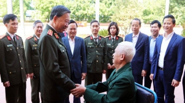 Bộ trưởng Bộ Công an Tô Lâm thăm, chúc Tết và trao quà tại Bắc Ninh