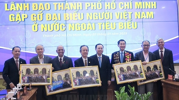 Lãnh đạo TP. Hồ Chí Minh gặp mặt kiều bào tiêu biểu nhân dịp đón Xuân Quý Mão 2023